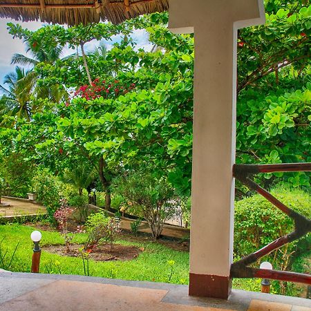 African Sun Sand Sea Beach Resort & Spa Bwejuu Buitenkant foto