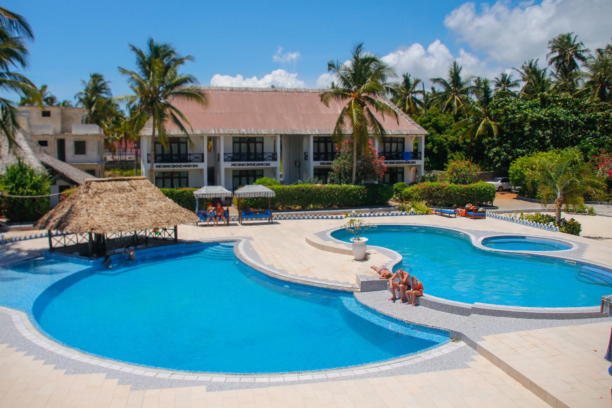 African Sun Sand Sea Beach Resort & Spa Bwejuu Buitenkant foto
