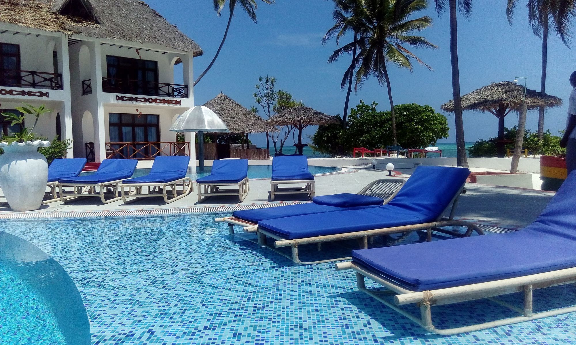 African Sun Sand Sea Beach Resort & Spa Bwejuu Buitenkant foto