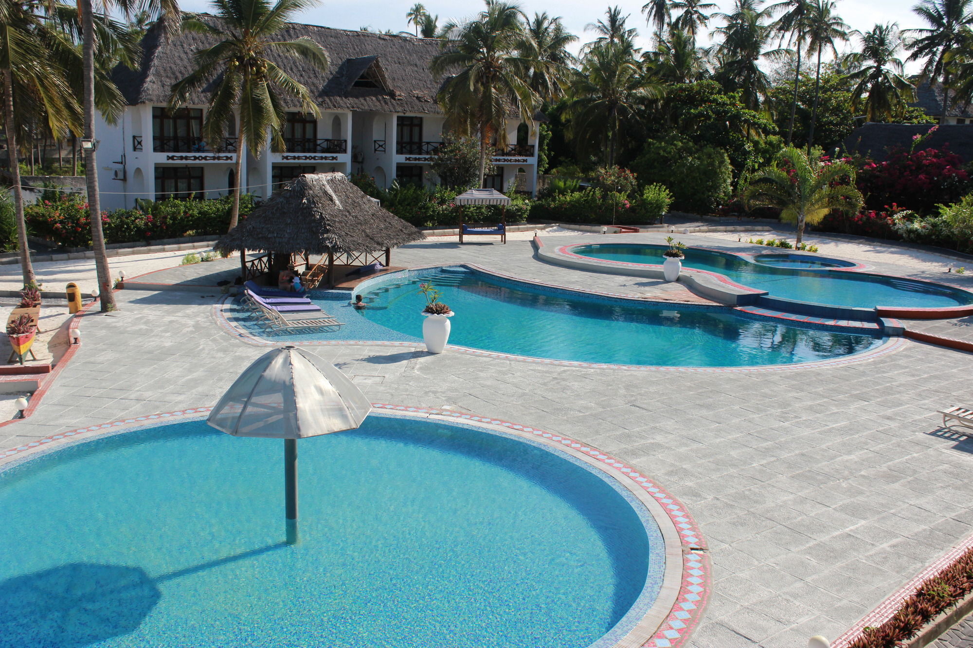 African Sun Sand Sea Beach Resort & Spa Bwejuu Buitenkant foto