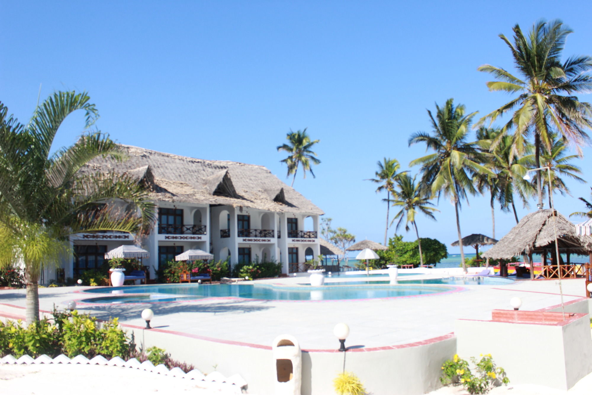 African Sun Sand Sea Beach Resort & Spa Bwejuu Buitenkant foto